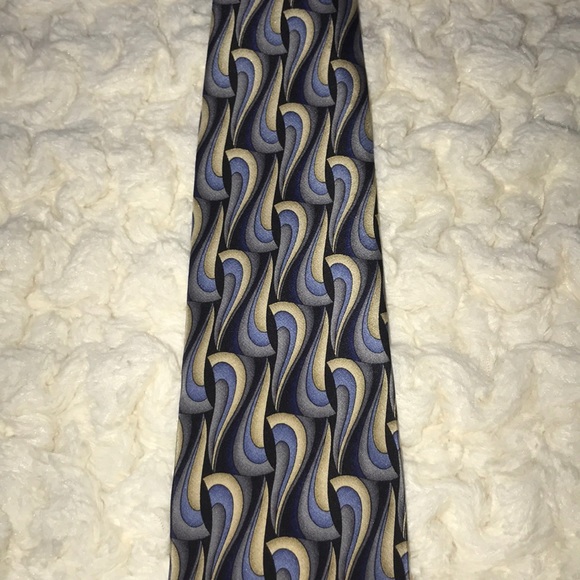 Men’s Tie - Picture 2 of 3